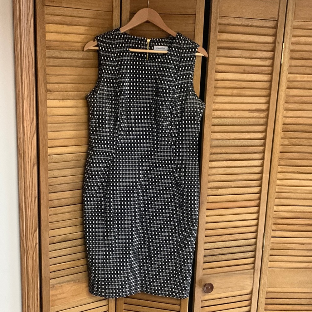 Calvin Klein size 14 black and white dress no sleeves zips up the back